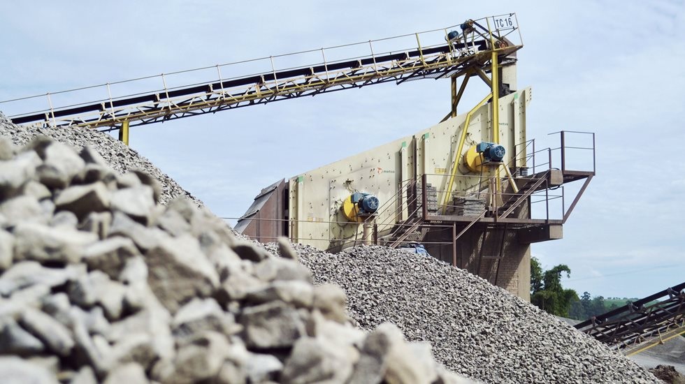 Beyond Size: How Aggregate Screening Impacts Project Quality and Cost